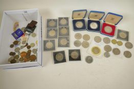 A box of miscellaneous UK coinage including 1980 and 1989 £2, 14X commemorative £5 coins etc