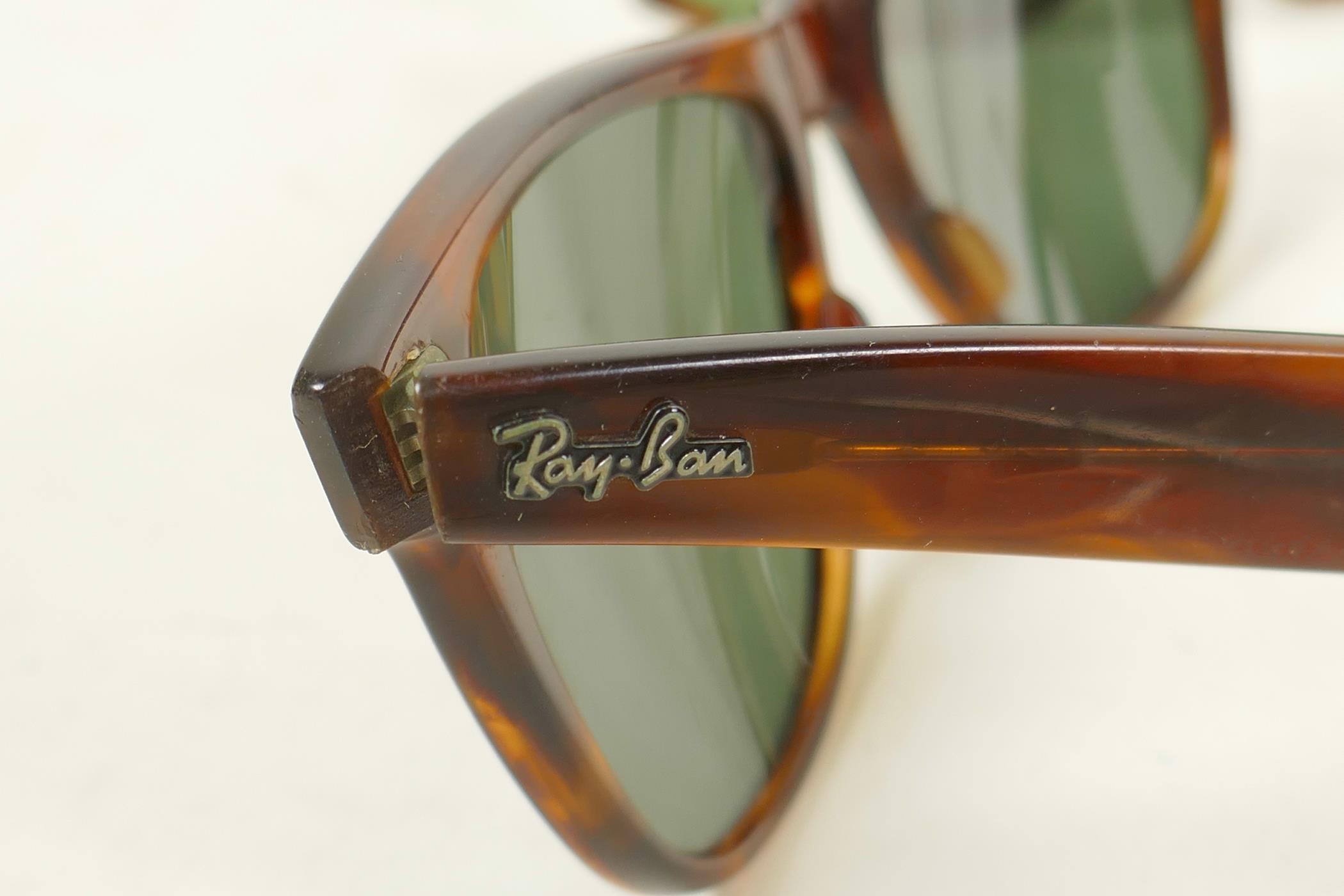 A collection of vintage sunglasses including Ray Bans - Image 5 of 8