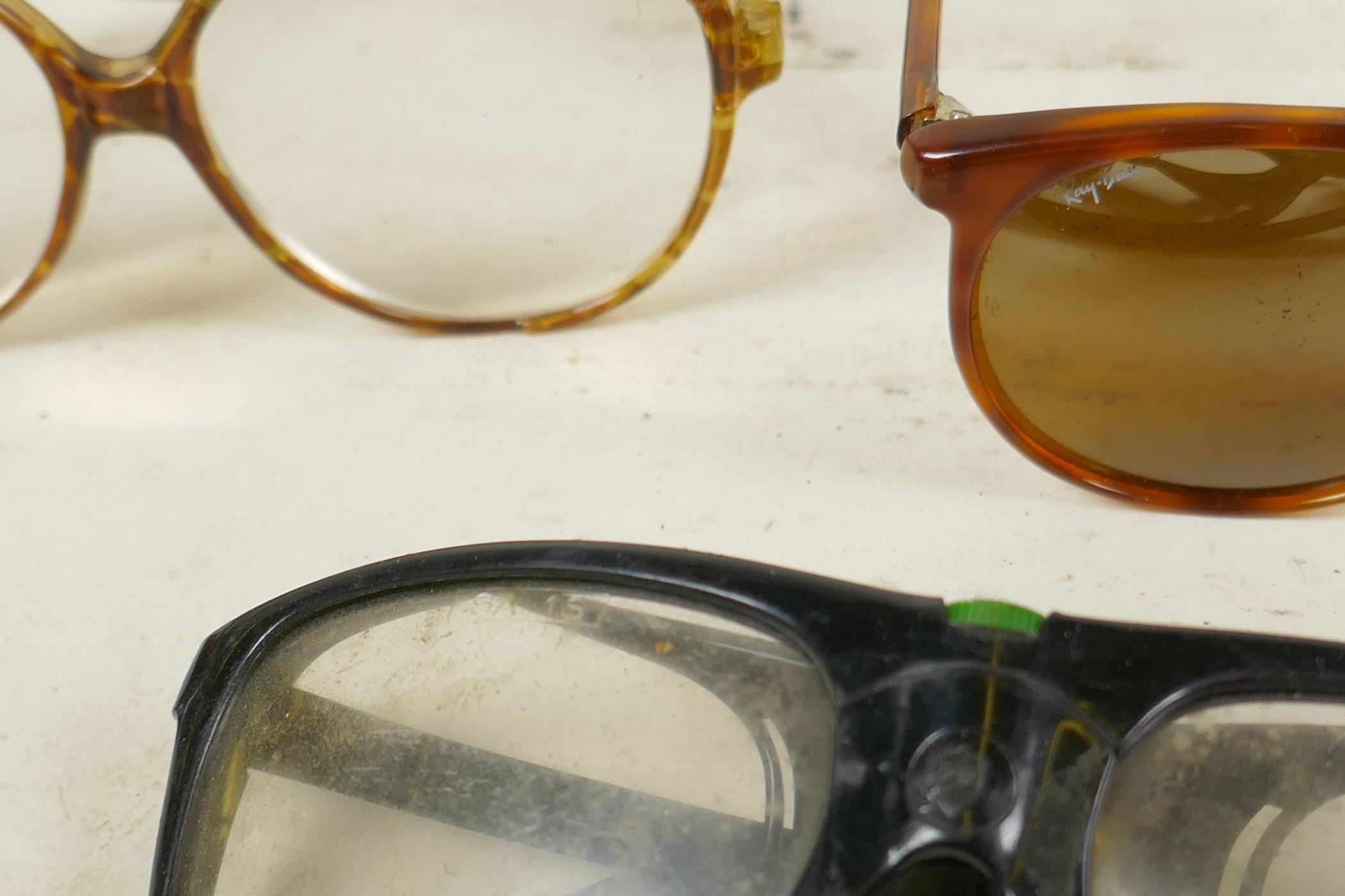 A collection of vintage sunglasses including Ray Bans - Image 8 of 8