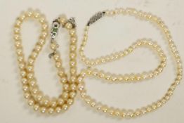 A good vintage real pearl necklace with silver clasp, 17" long, together with a cultured pearl