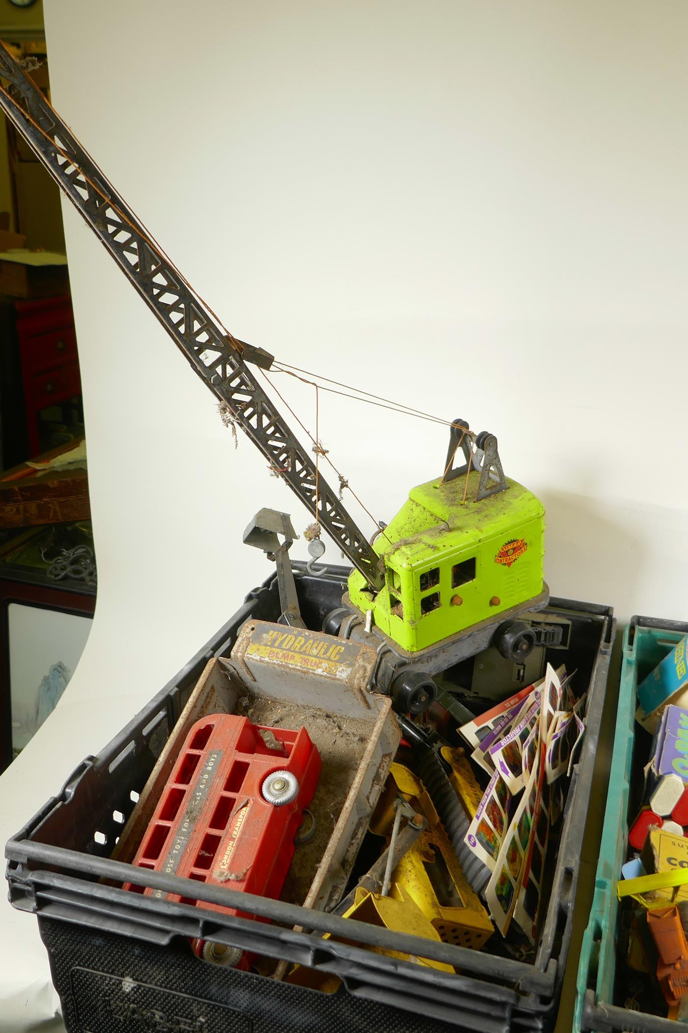 A collection of vintage child's toys to include tin plate cars, slinkys, magic painting books etc, - Image 2 of 7