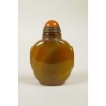 A Chinese agate snuff bottle, 2½" high