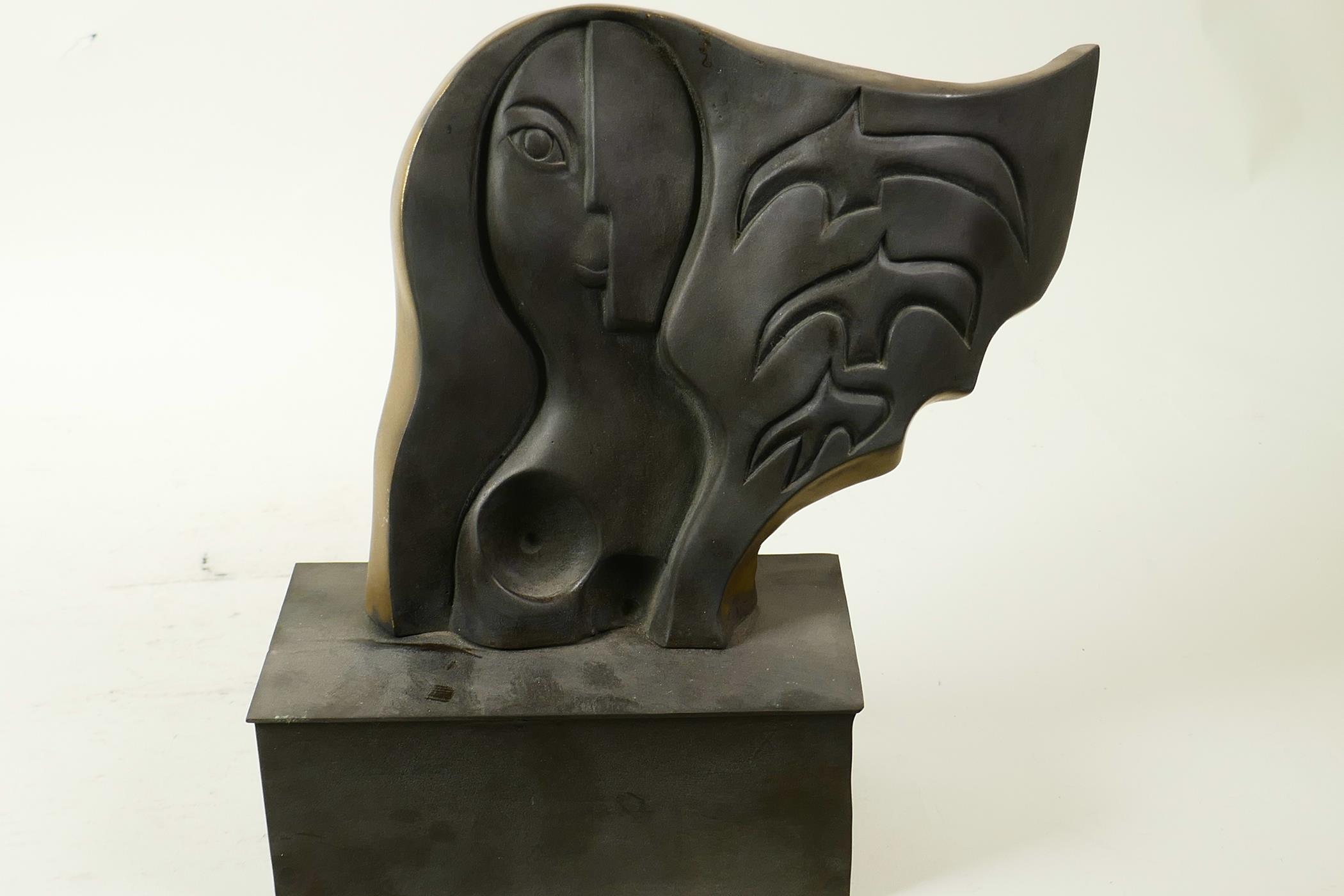 A modernist pressed bronze sculpture in the style of Picasso on a rectangular plinth, 9" high - Image 4 of 4