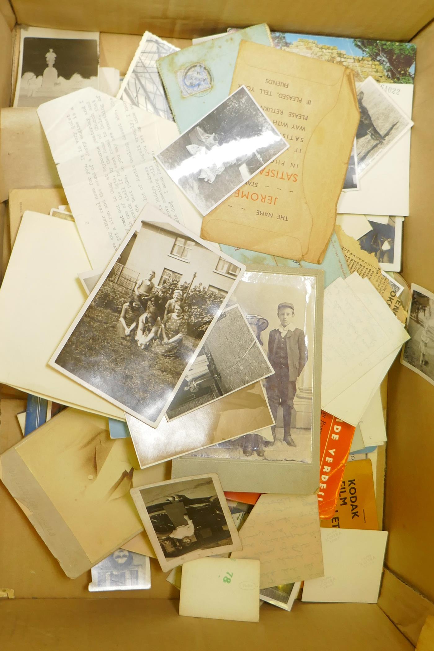 A collection of assorted socio-historical printed ephemera, mostly photographs and prints - Image 2 of 9