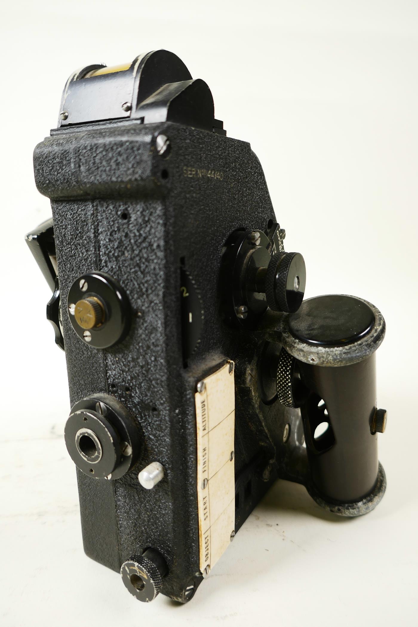 A WWII military aircraft bubble sextant mark 1x by S.S.&S. Ltd, London, ref no. 6B/151, serial no, - Image 5 of 7