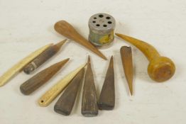 A box of hand carved weaving pegs and a vintage needle gauge and knitting recorder