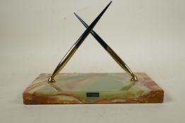 A Sheaffer Onyx twin pen desk stand, with a Sheaffer Lifetime fountain pen with a 14ct nib