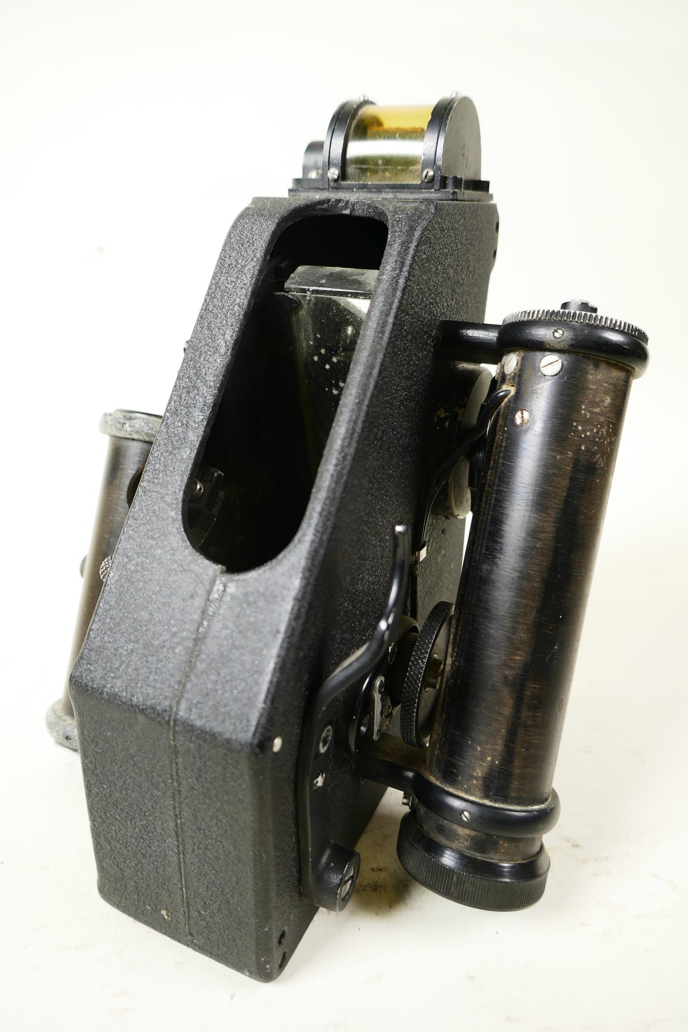 A WWII military aircraft bubble sextant mark 1x by S.S.&S. Ltd, London, ref no. 6B/151, serial no, - Image 7 of 7