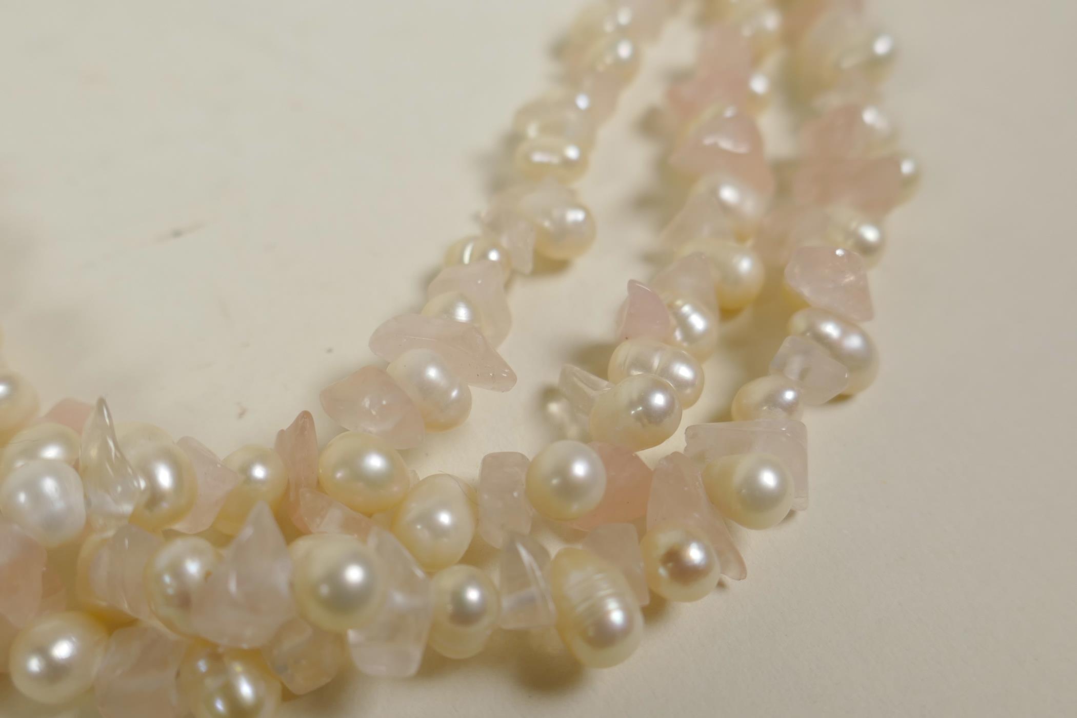 A freshwater pearl and rose quartz triple strand necklace, 18" long - Image 2 of 3