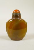 A Chinese agate snuff bottle, 2½" high