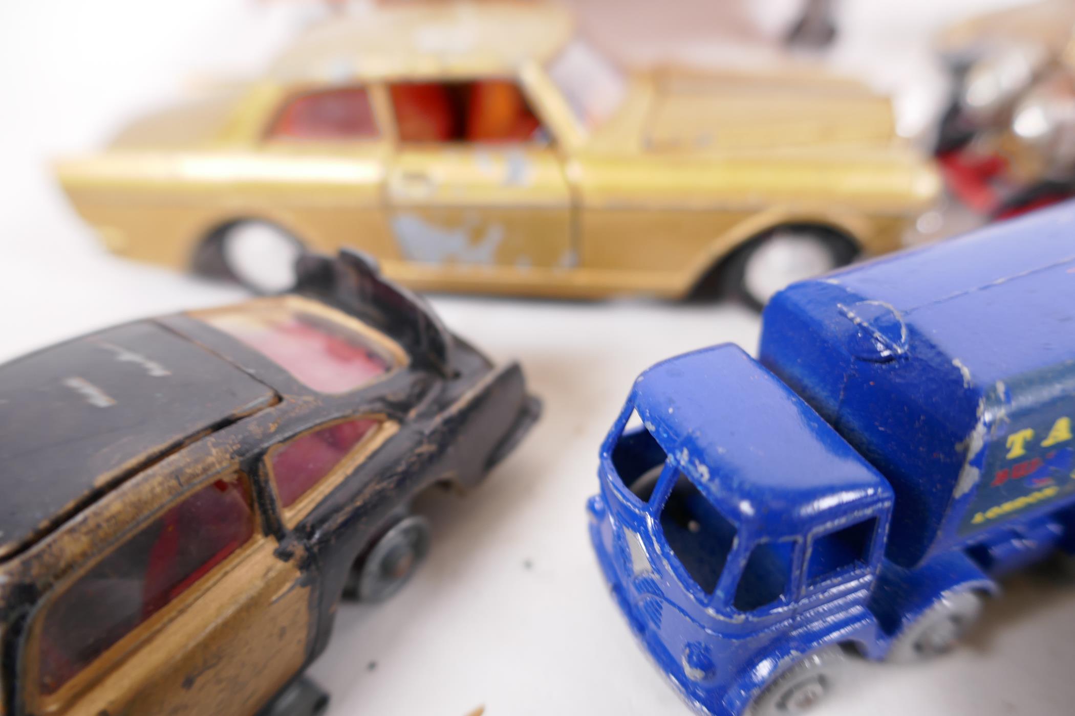 A quantity of vintage die cast model cars, Matchbox, Dinky, early Corgi, including Lesney, Jaguar - Image 9 of 9