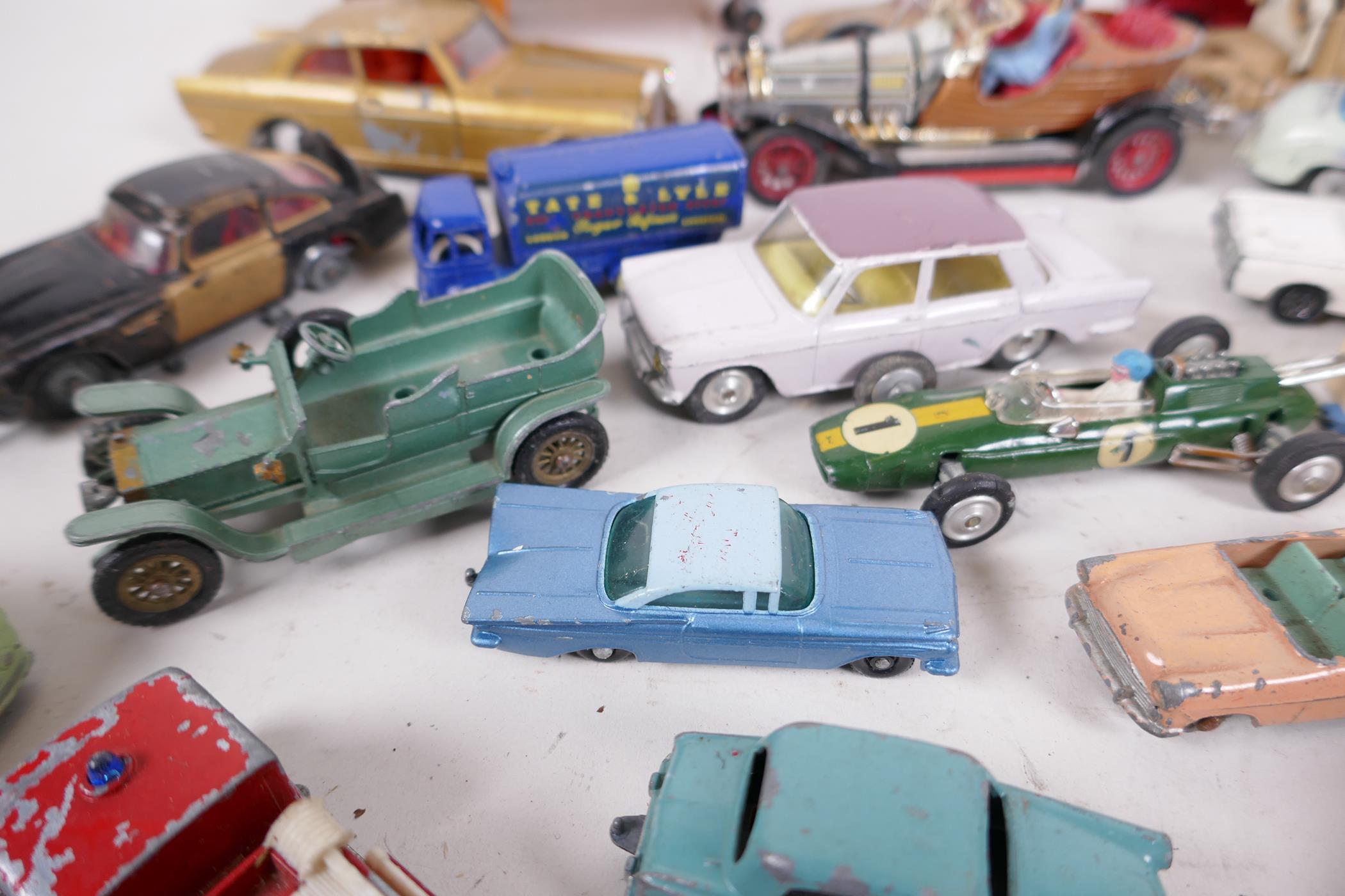 A quantity of vintage die cast model cars, Matchbox, Dinky, early Corgi, including Lesney, Jaguar - Image 4 of 9