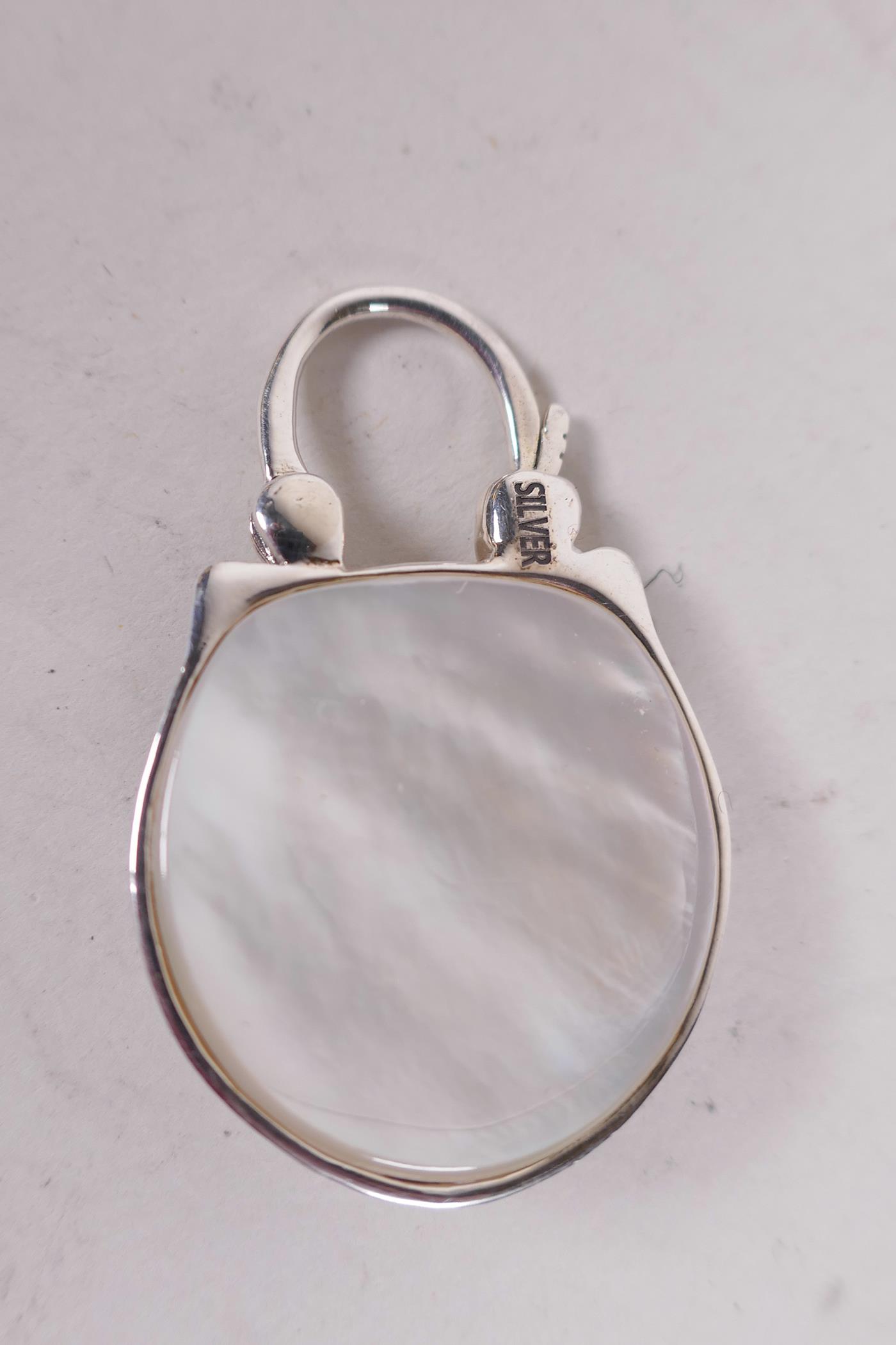 A silver and mother of pearl decorative padlock formed as an owl with beaded eyes, 1¼" x 1" - Image 2 of 2