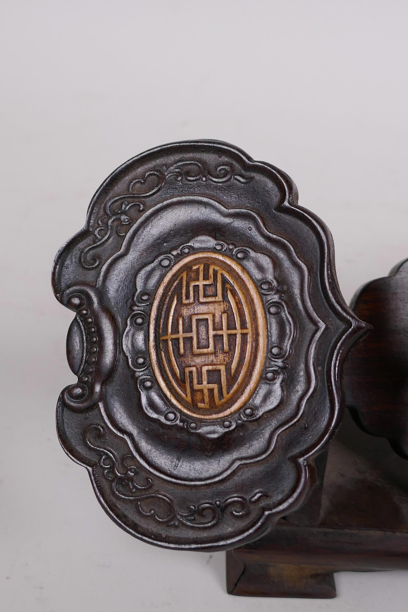 A Chinese carved hardwood abacus and stand in the form of a ruyi, with jade bead counters and - Image 3 of 4