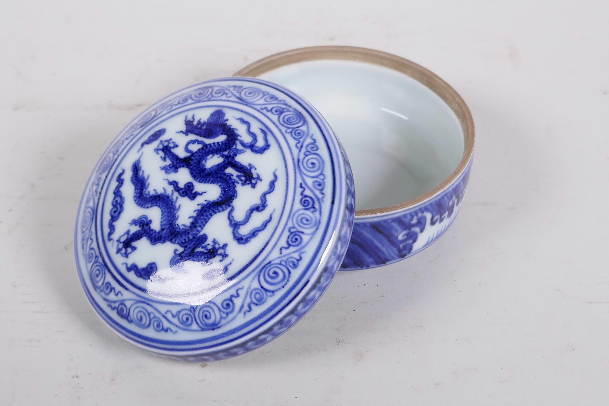 A Chinese blue and white porcelain cylinder box and cover with dragon decoration to cover, 6 - Image 2 of 4