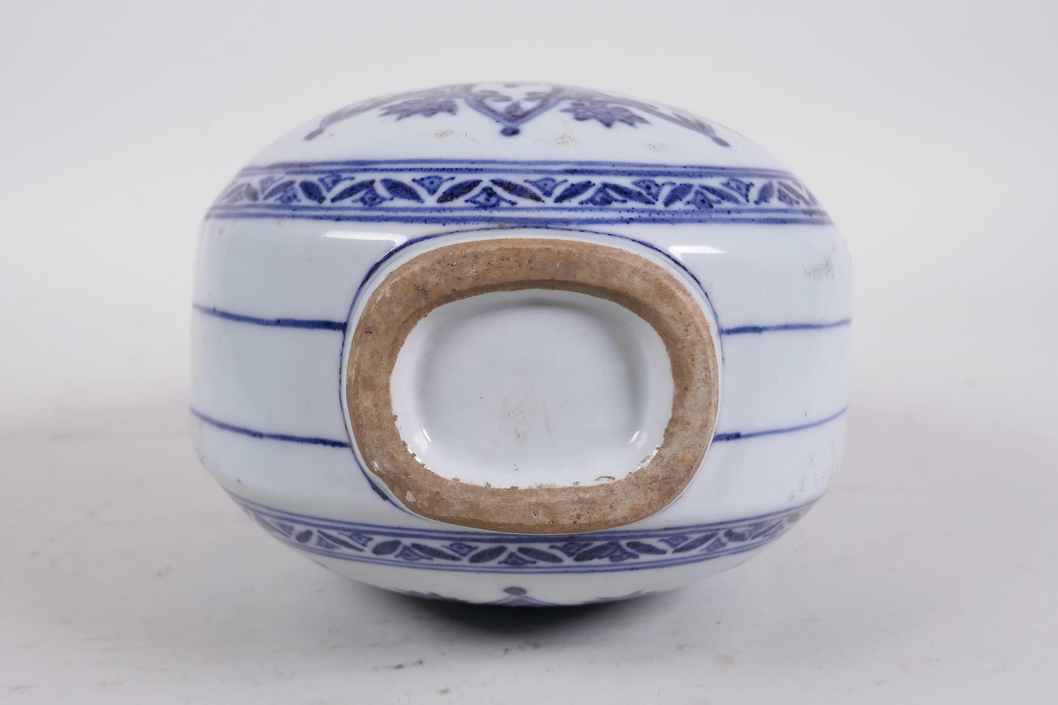 A Chinese blue and white porcelain garlic head shaped flask with two handles and Yin Yang - Image 5 of 6
