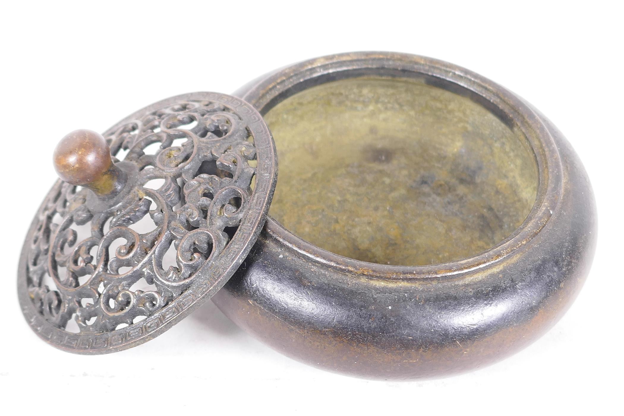 A Chinese bronze censer with pierced lid, 4" diameter - Image 3 of 3