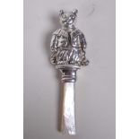 A 925 silver babies' rattle in the form of a cat, with a mother of pearl style handle, 3½" long