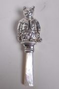 A 925 silver babies' rattle in the form of a cat, with a mother of pearl style handle, 3½" long
