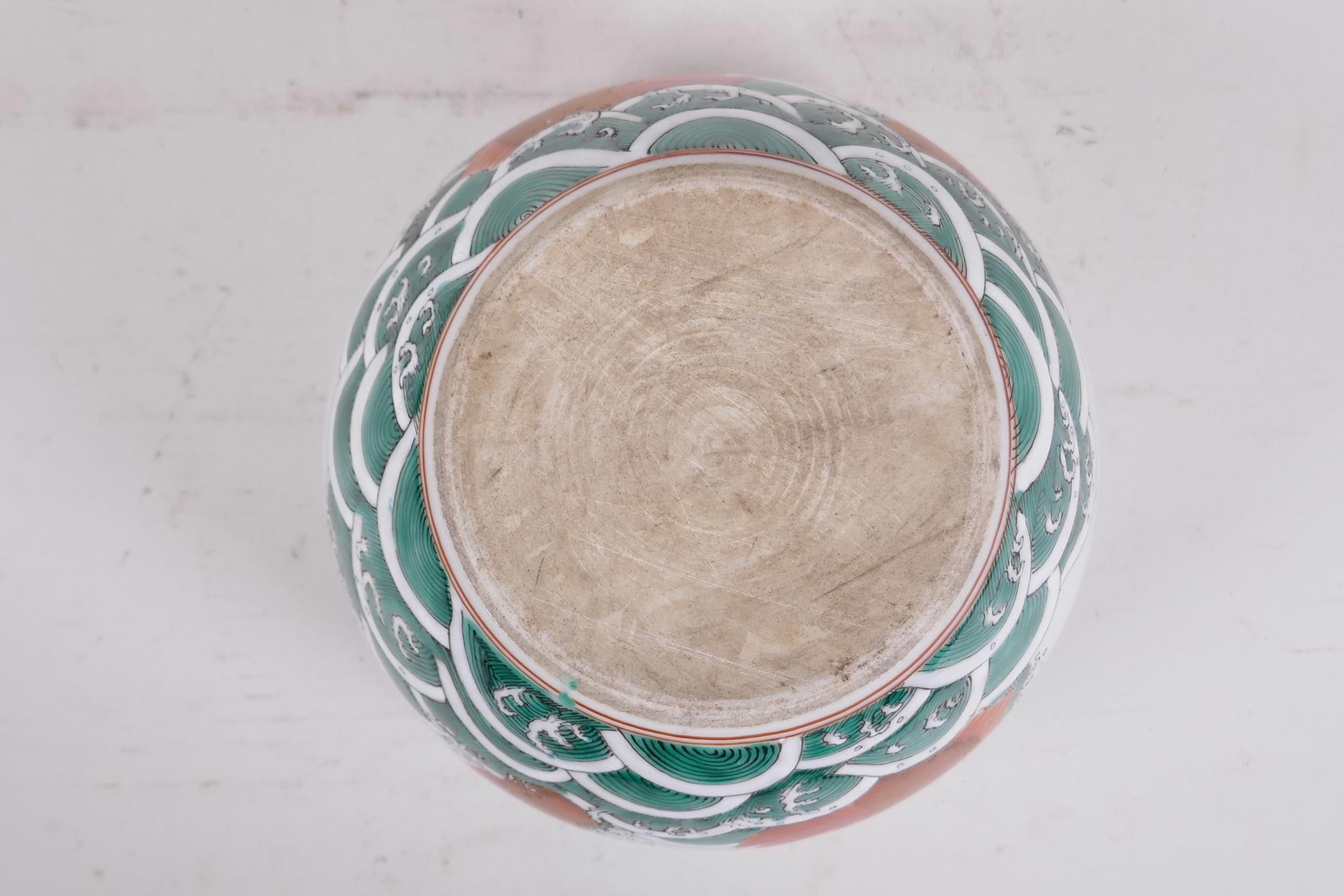 A Chinese famille verte porcelain jardiniere with carp decoration, 6½" diameter - Image 5 of 5