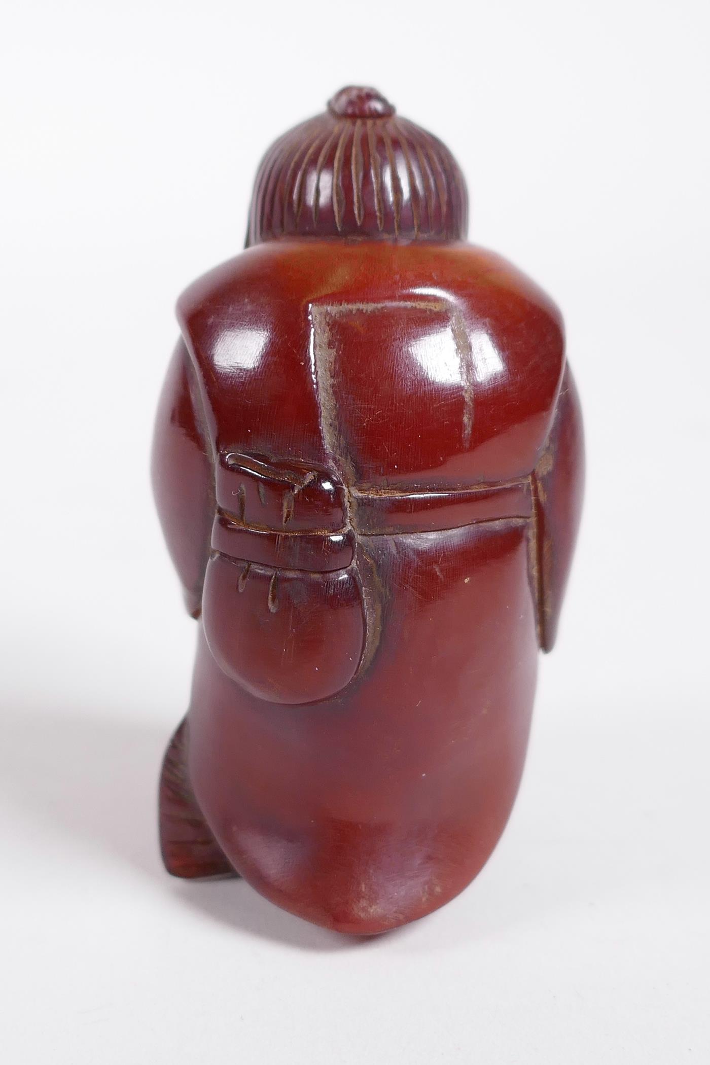 A Chinese carved horn figure of a fisherman, 2½" - Image 3 of 4