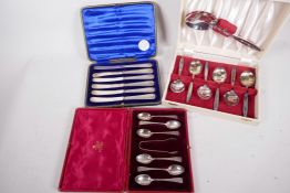 A boxed set of hallmarked coffee spoons and tongs (Sheffield 1904), 67 grams, together with a