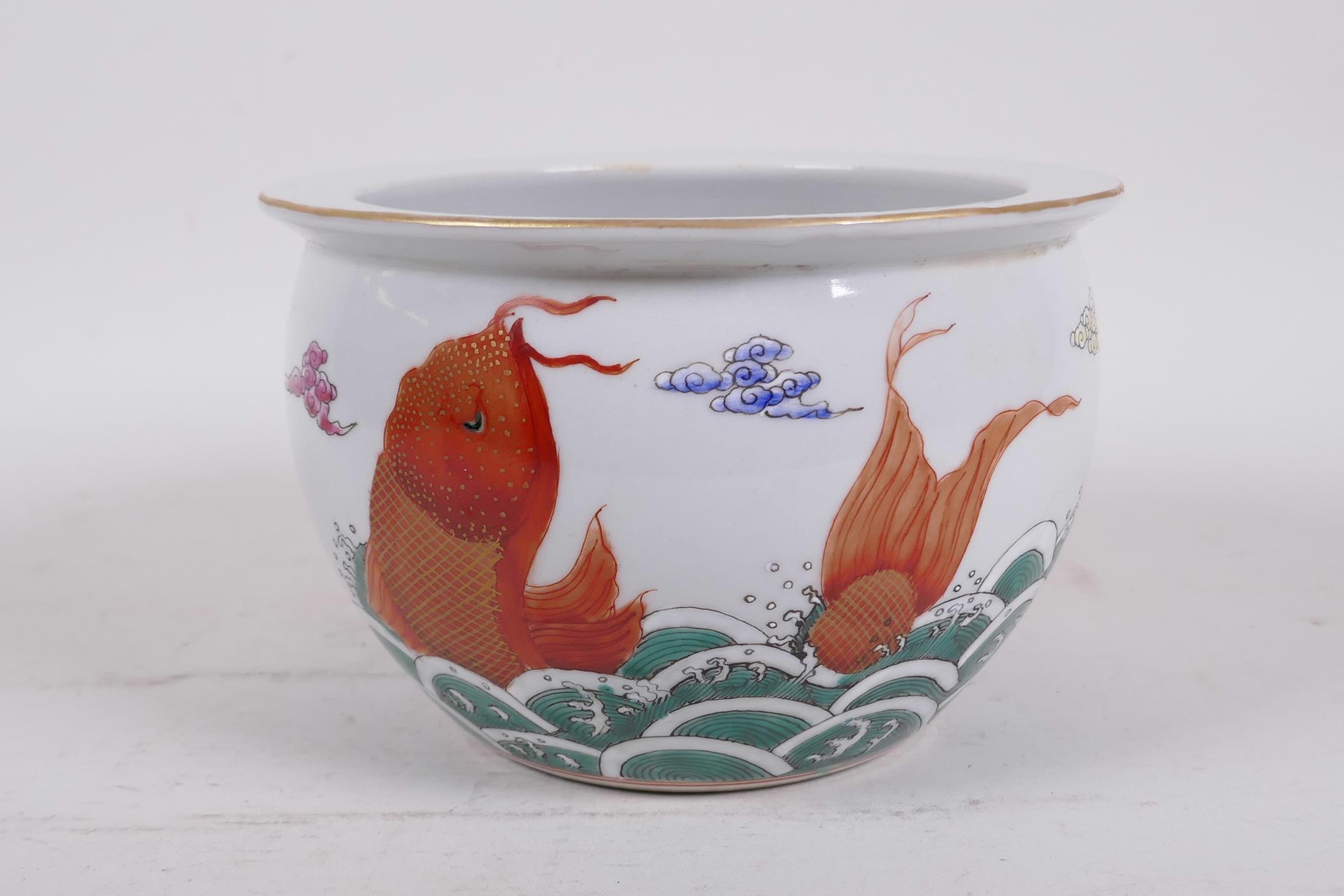 A Chinese famille verte porcelain jardiniere with carp decoration, 6½" diameter - Image 3 of 5