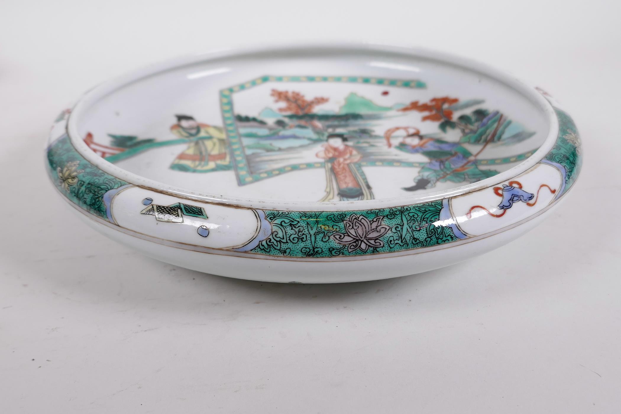 A Chinese famille verte porcelain dish with a rolled rim, decorated with figures standing in front - Image 2 of 4