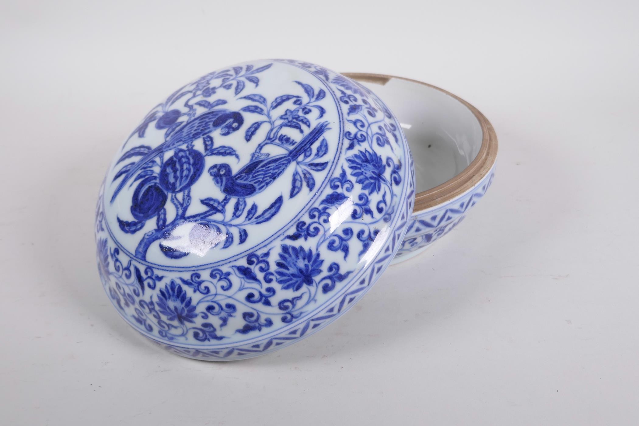 A Chinese blue and white porcelain cylinder box and cover decorated with birds in a fruit tree, 6 - Image 2 of 5