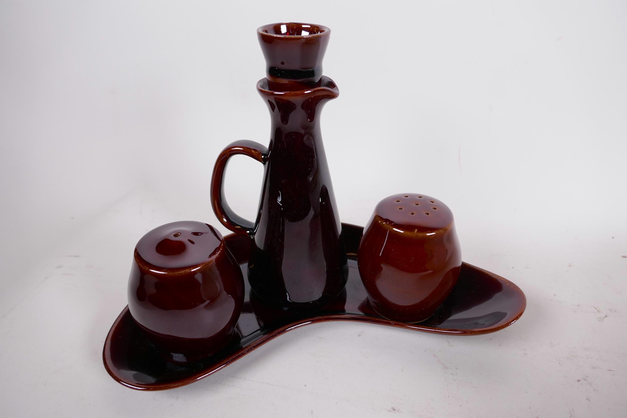 A Bourne Denby Glyn Colledge charger, 13" diameter, together with a Denby four piece cruet set - Image 2 of 5