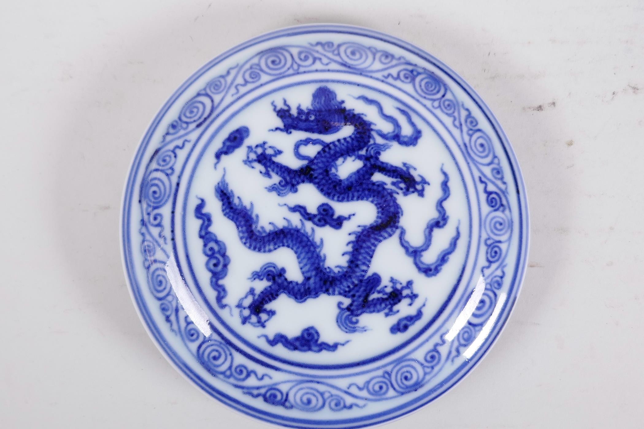A Chinese blue and white porcelain cylinder box and cover with dragon decoration to cover, 6 - Image 3 of 4