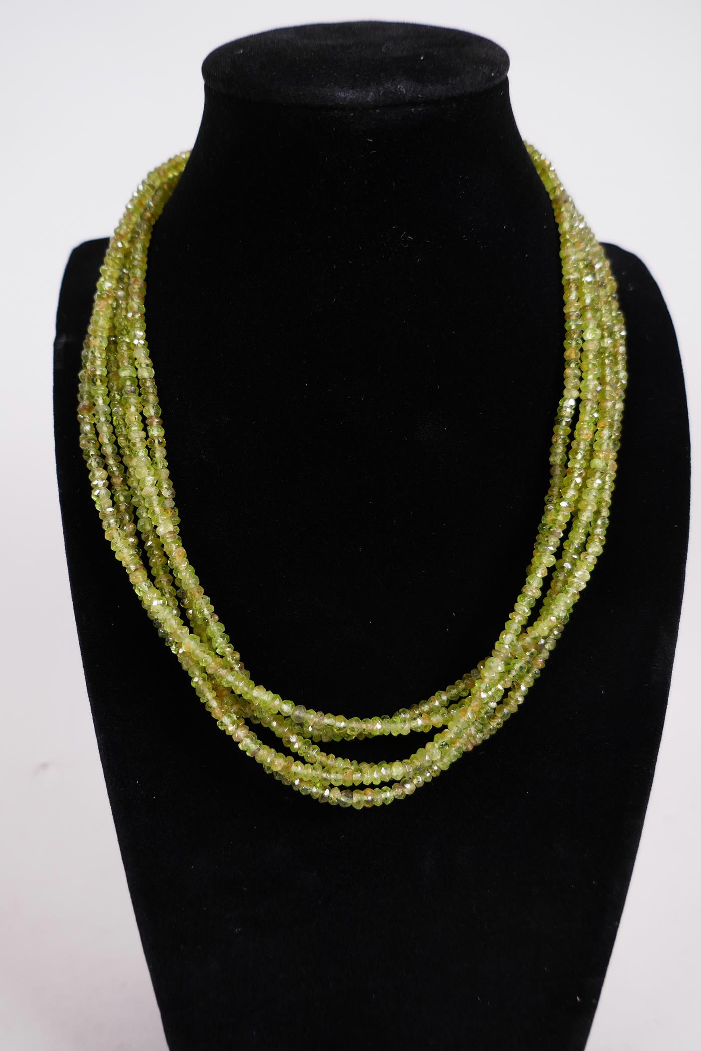 A four row green peridot gemstone necklace, with adjustable silver clasp, 18" long - Image 4 of 8