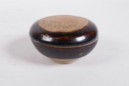 A Chinese Cizhou kiln pottery box and cover, 3½" diameter