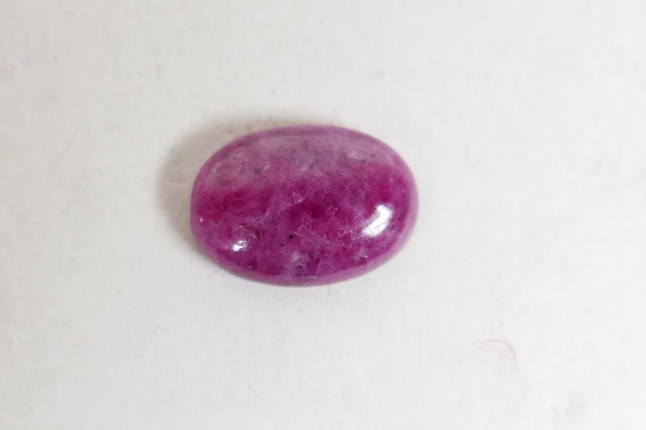 A 3.50 ct natural ruby oval cabochon, ITLGR certified, with certificate - Image 7 of 10