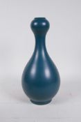 A Chinese dark green glazed porcelain garlic head shaped vase, impressed seal mark to base, 10½"