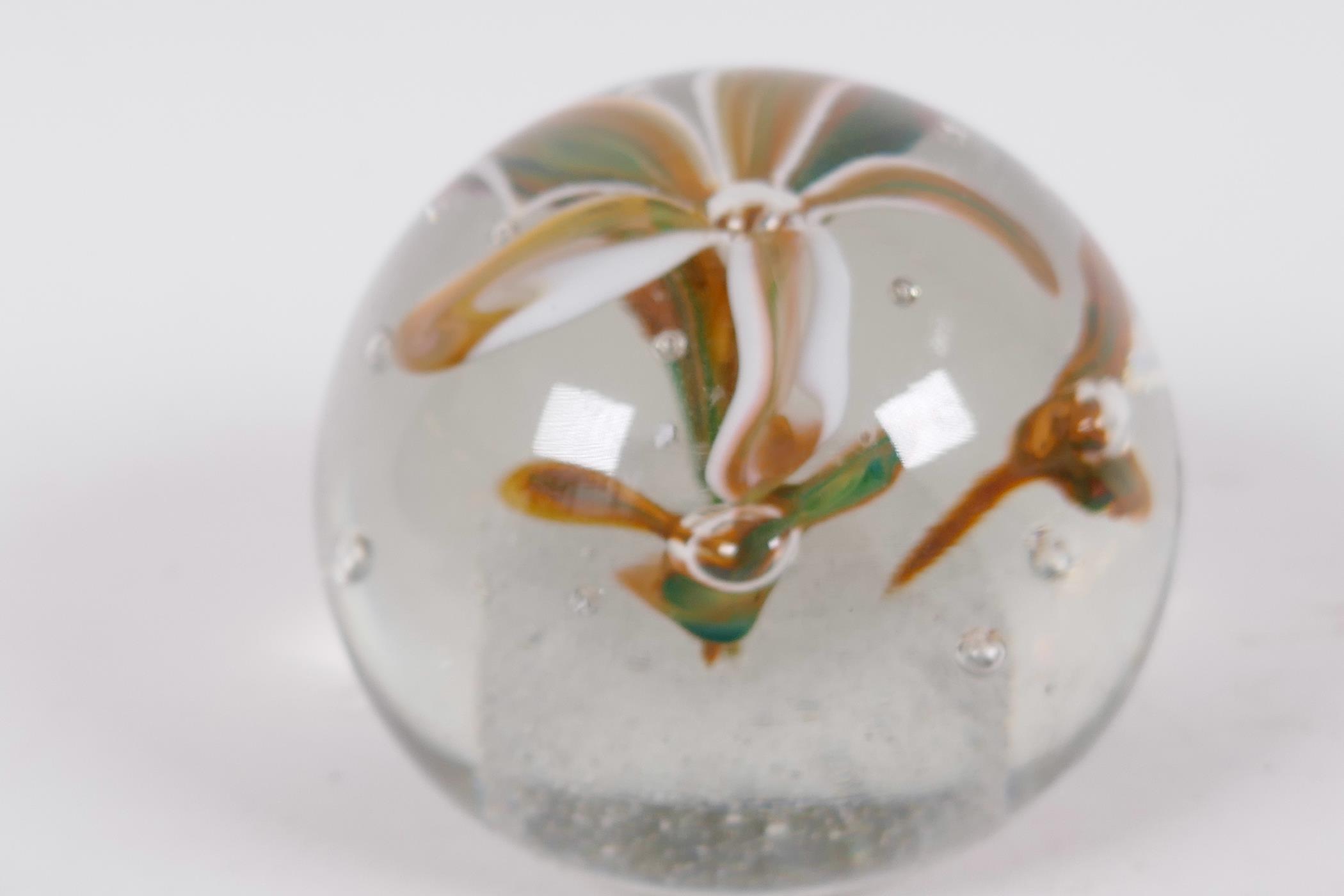 A heavy glass paperweight decorated with lilies, 3½" diameter - Image 3 of 3