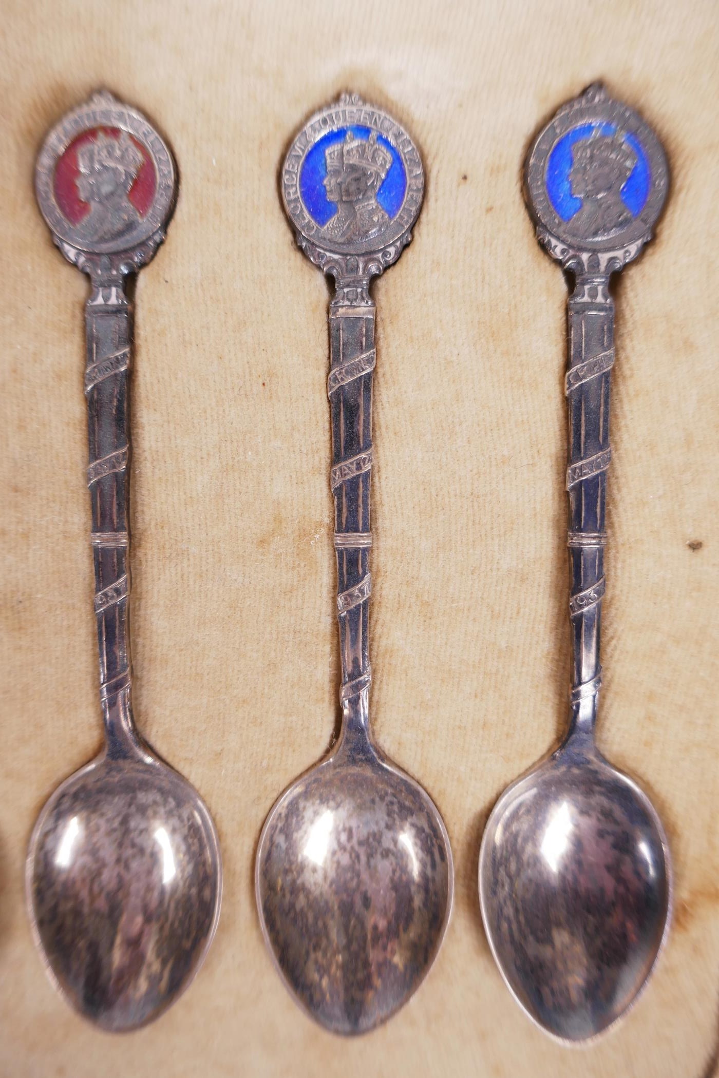 Two sets of sterling silver 1937 coronation teaspoons in original silk lined presentation boxes - Image 3 of 13