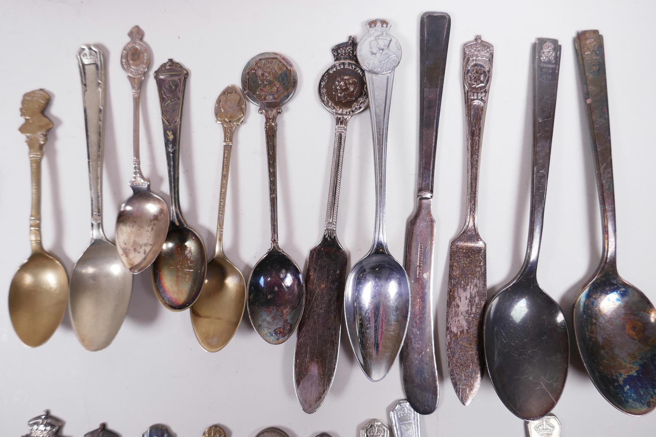 A James Walker Ltd 1937 coronation silver plated bread fork & jam spoon, enamelled teaspoons etc - Image 7 of 9
