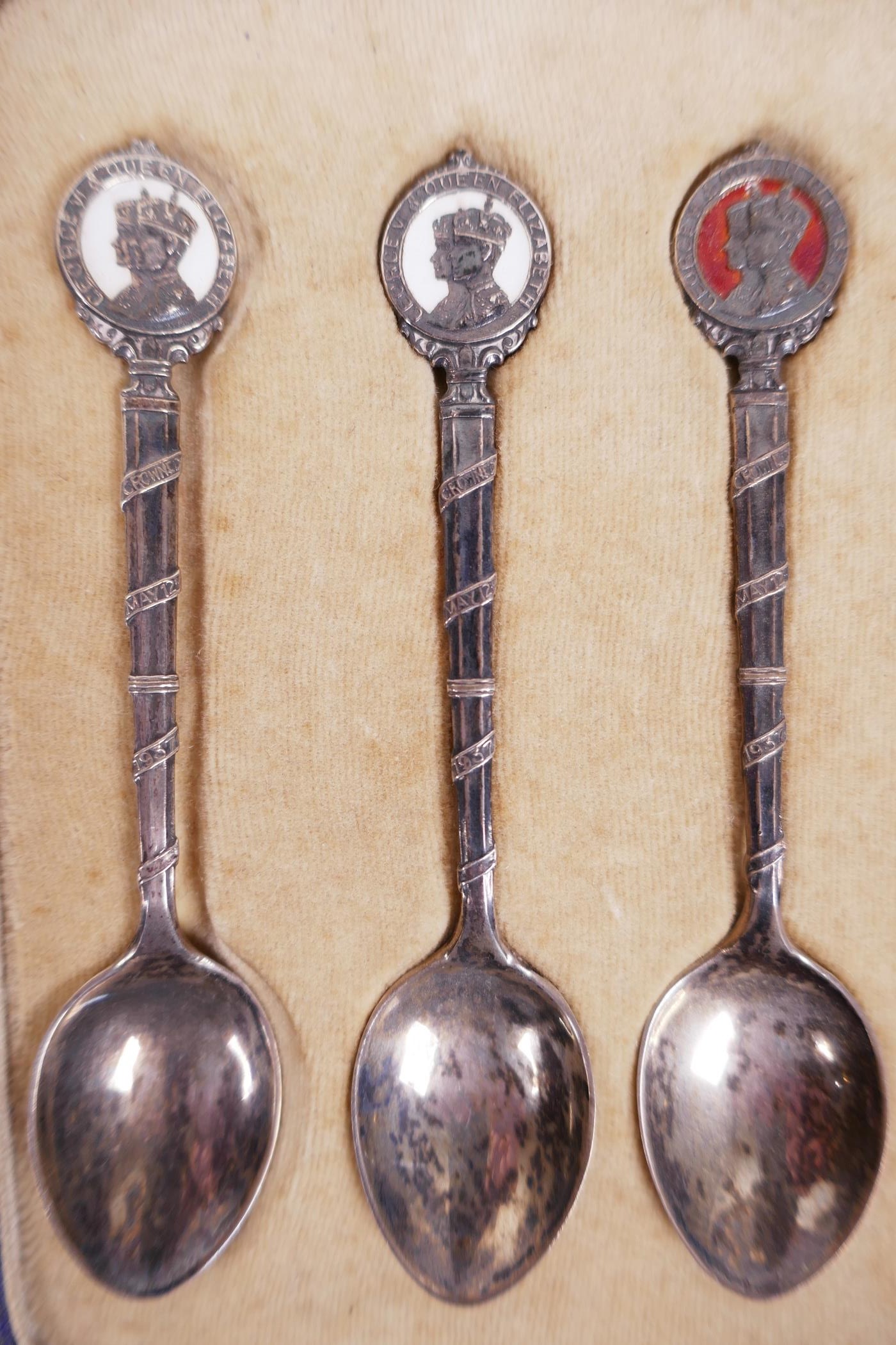 Two sets of sterling silver 1937 coronation teaspoons in original silk lined presentation boxes - Image 2 of 13