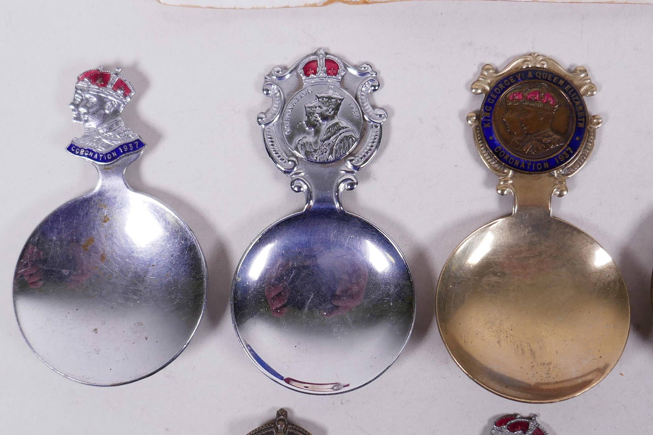 Eight commemorative 1937 coronation tea caddy spoons in silver plate, silver gilt or brass - Image 5 of 12