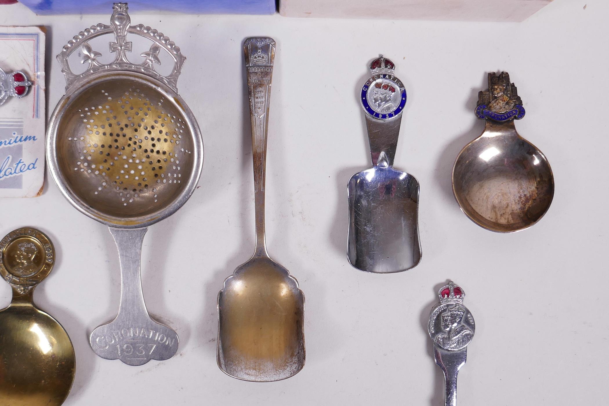 Eight commemorative 1937 coronation tea caddy spoons in silver plate, silver gilt or brass - Image 7 of 12