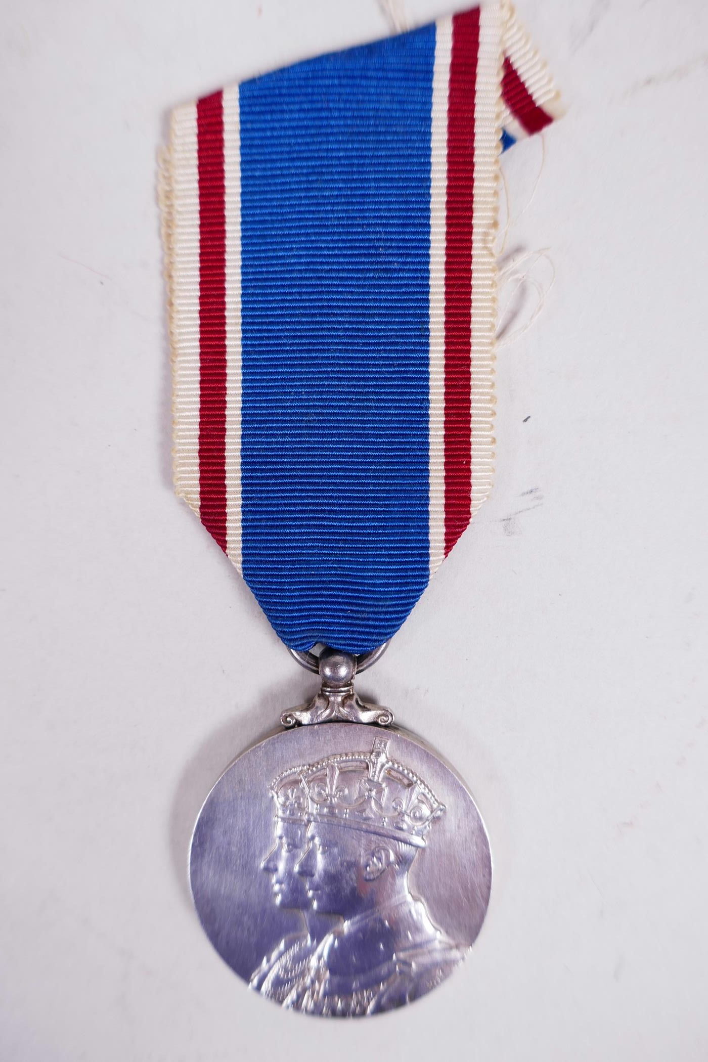 The Official 1937 Coronation Medal of George VI, solid silver medal (hallmarked) - Image 2 of 5