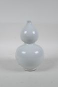 A Chinese double gourd porcelain vase with a white crackle glaze, 6½" high