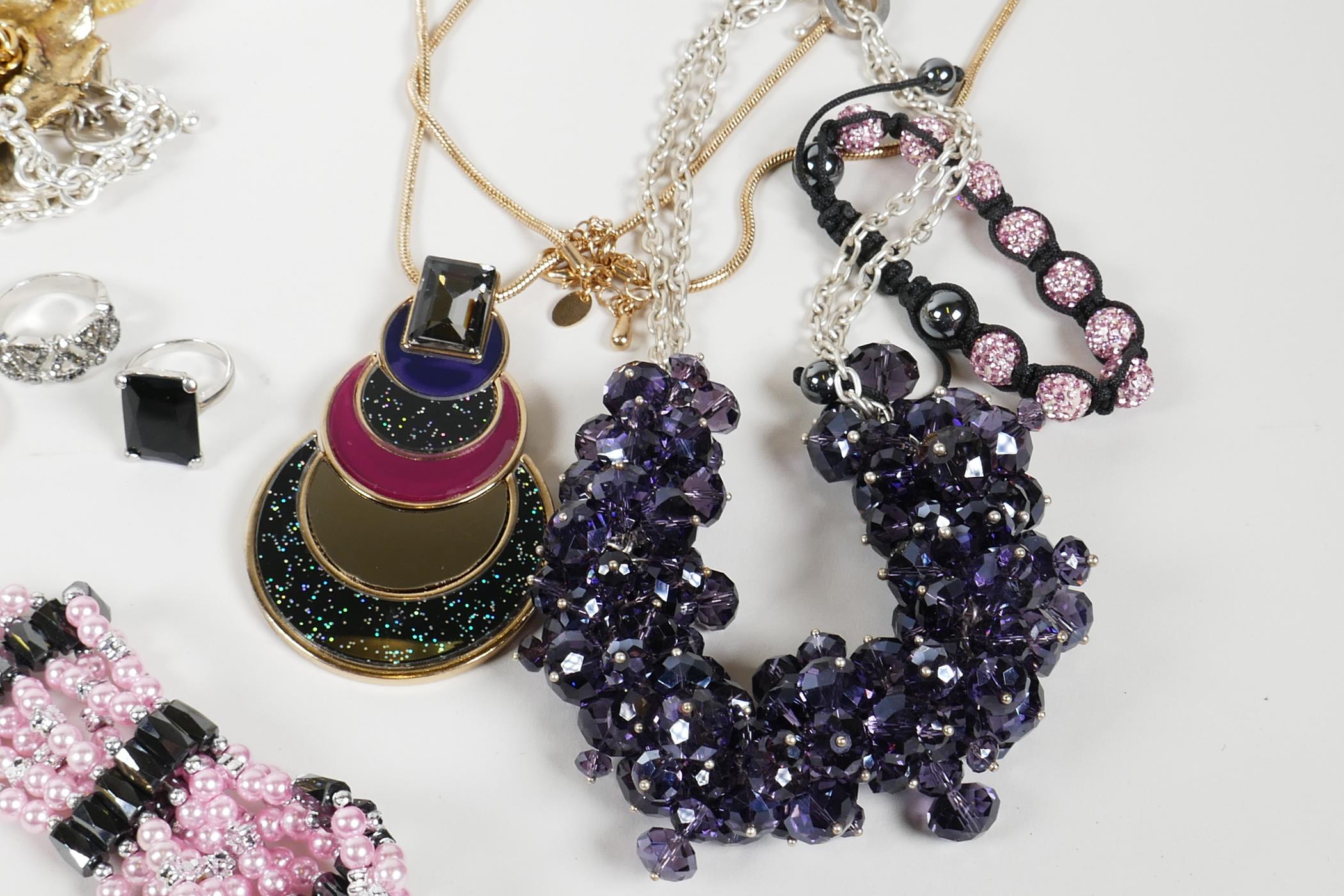 A quantity of costume jewellery including necklaces, bangles and rings - Image 2 of 6