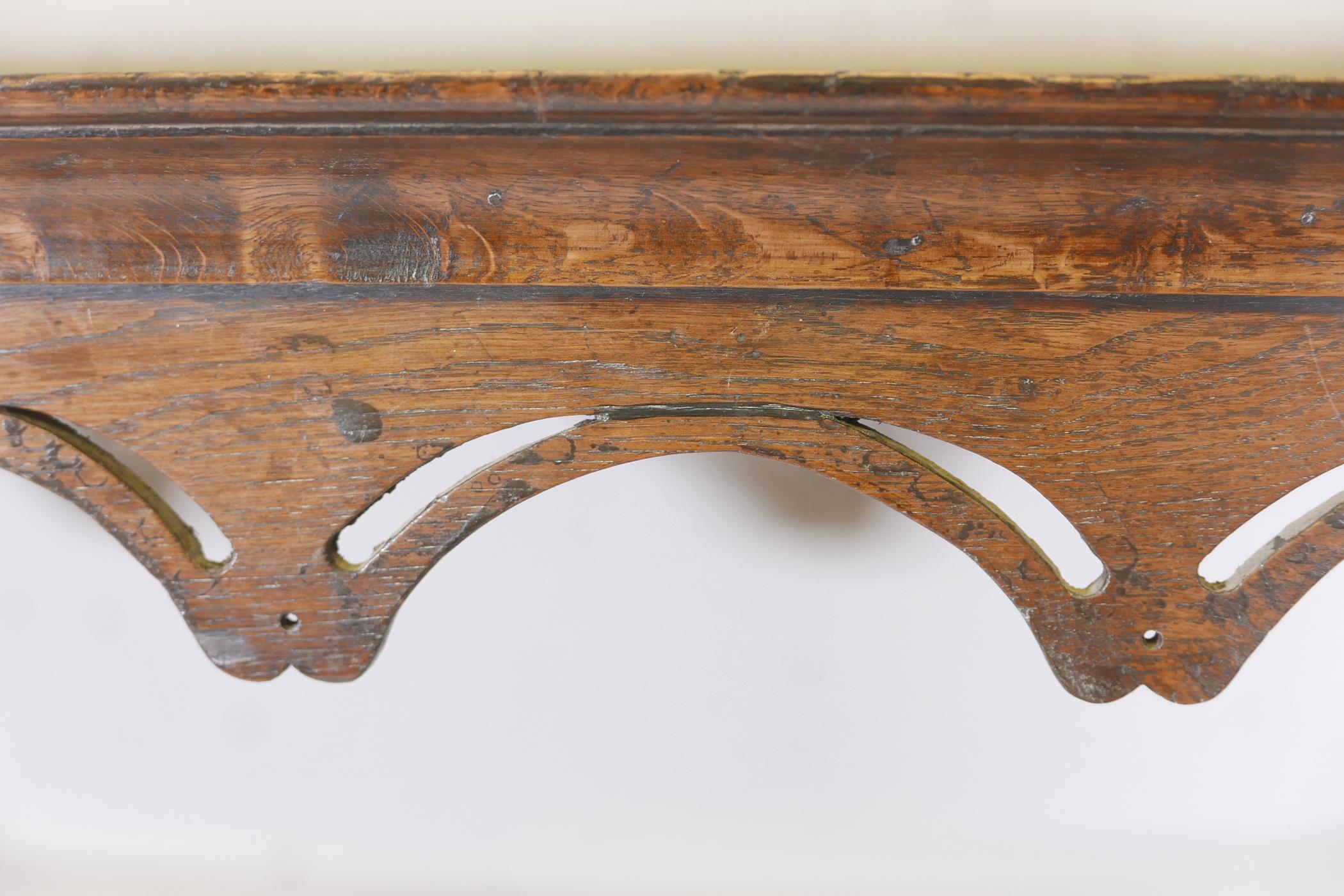 A late C19th/early C20th elm hanging Delft rack, with pierced and shaped frieze and three shelves, - Image 2 of 4