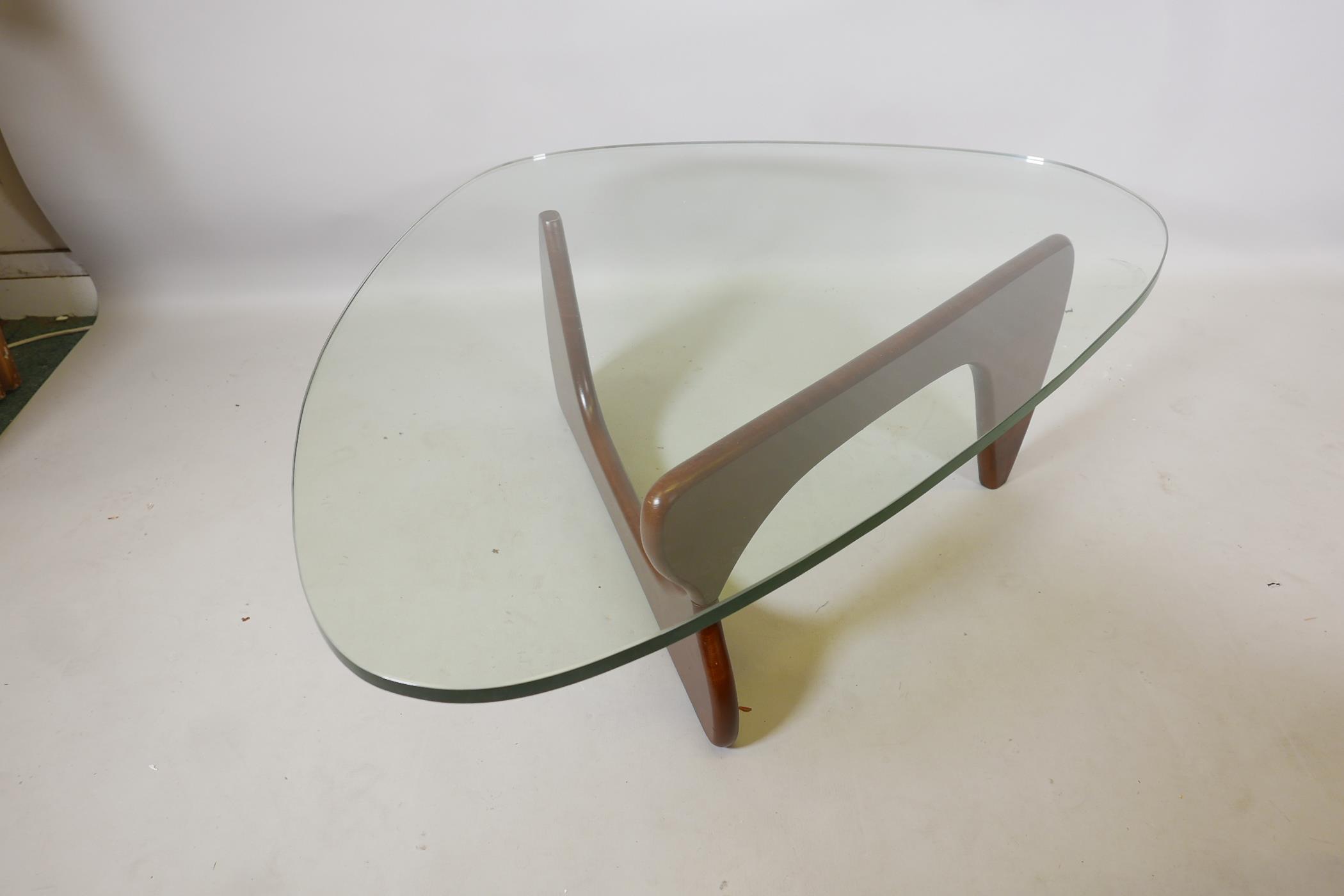 An Isamu Noguchi style pebble shaped coffee table with glass top, 50" x 37½", 16" high - Image 2 of 3