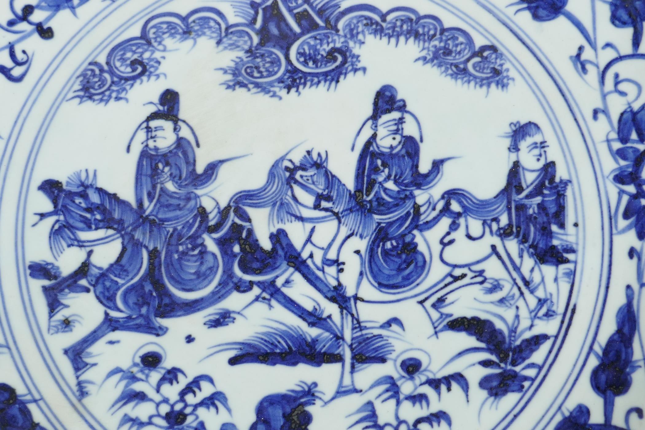 A Chinese blue and white porcelain charger decorated with travellers on horseback, 18½" diameter, - Image 2 of 4