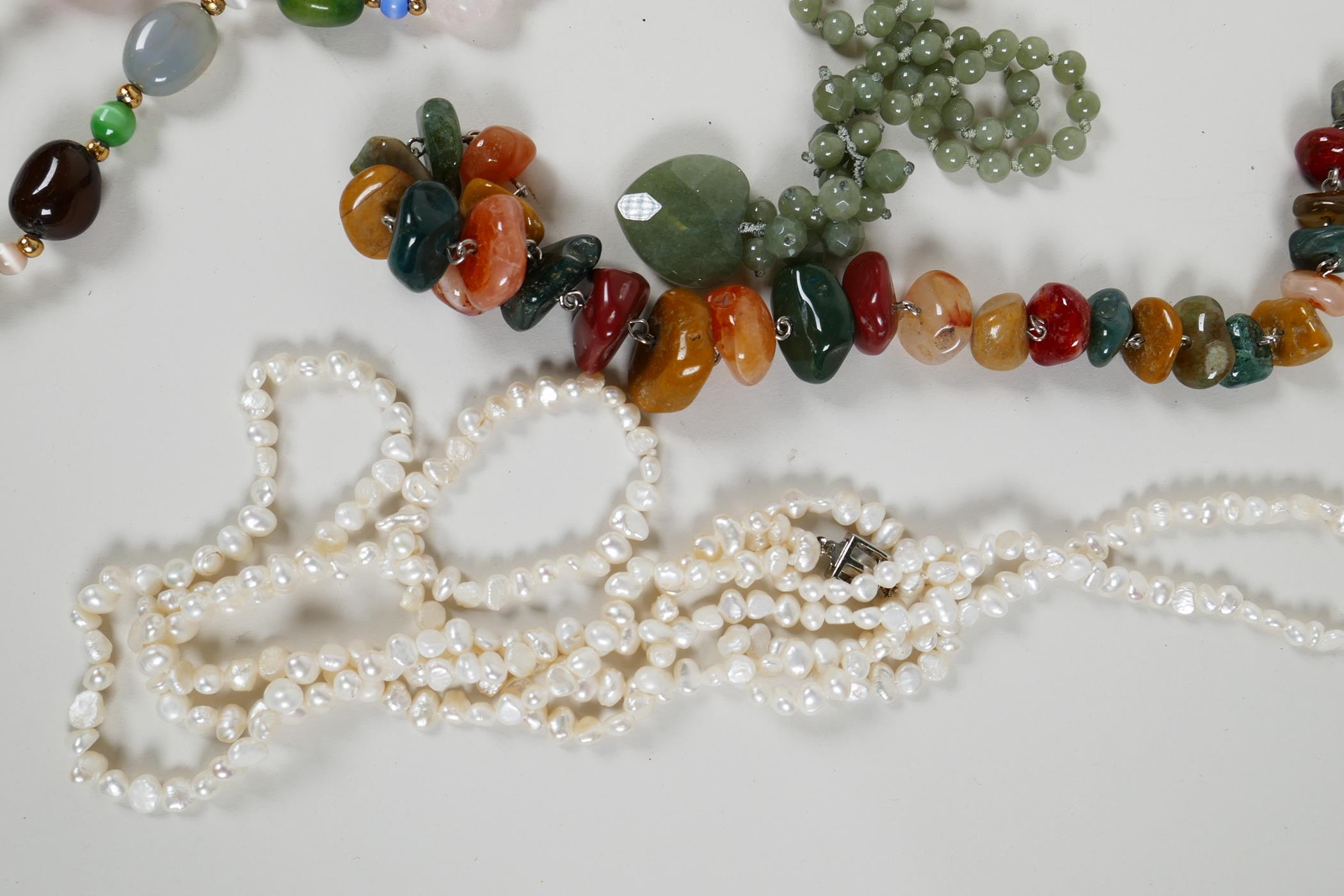A quantity of gemstone and pearl necklaces - Image 4 of 5