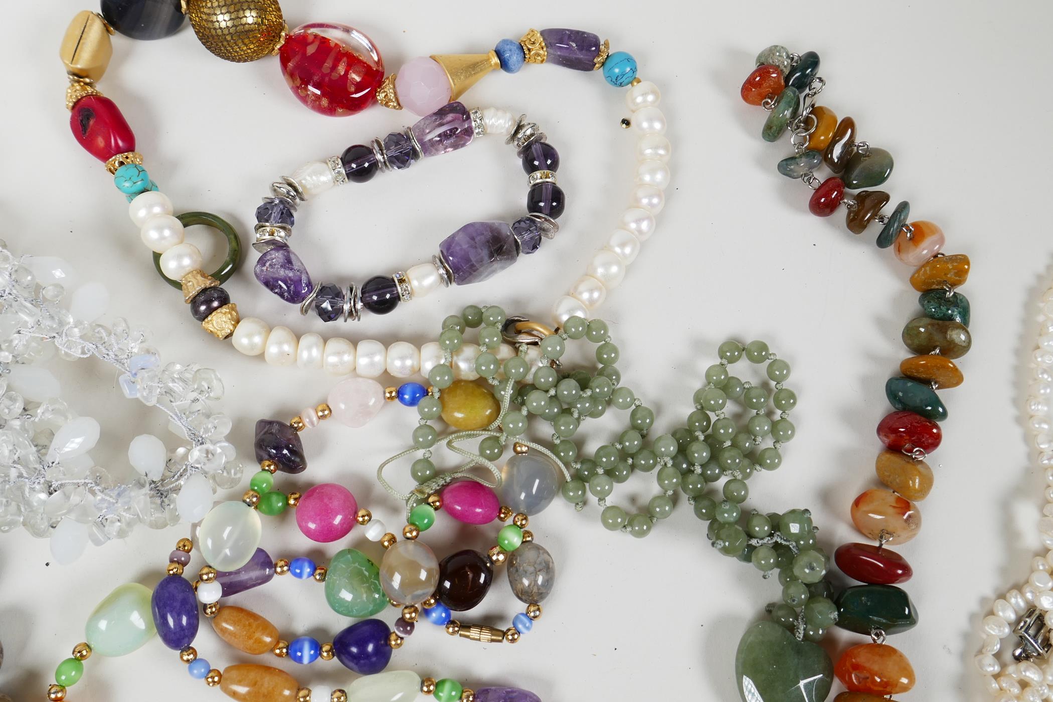 A quantity of gemstone and pearl necklaces - Image 3 of 5