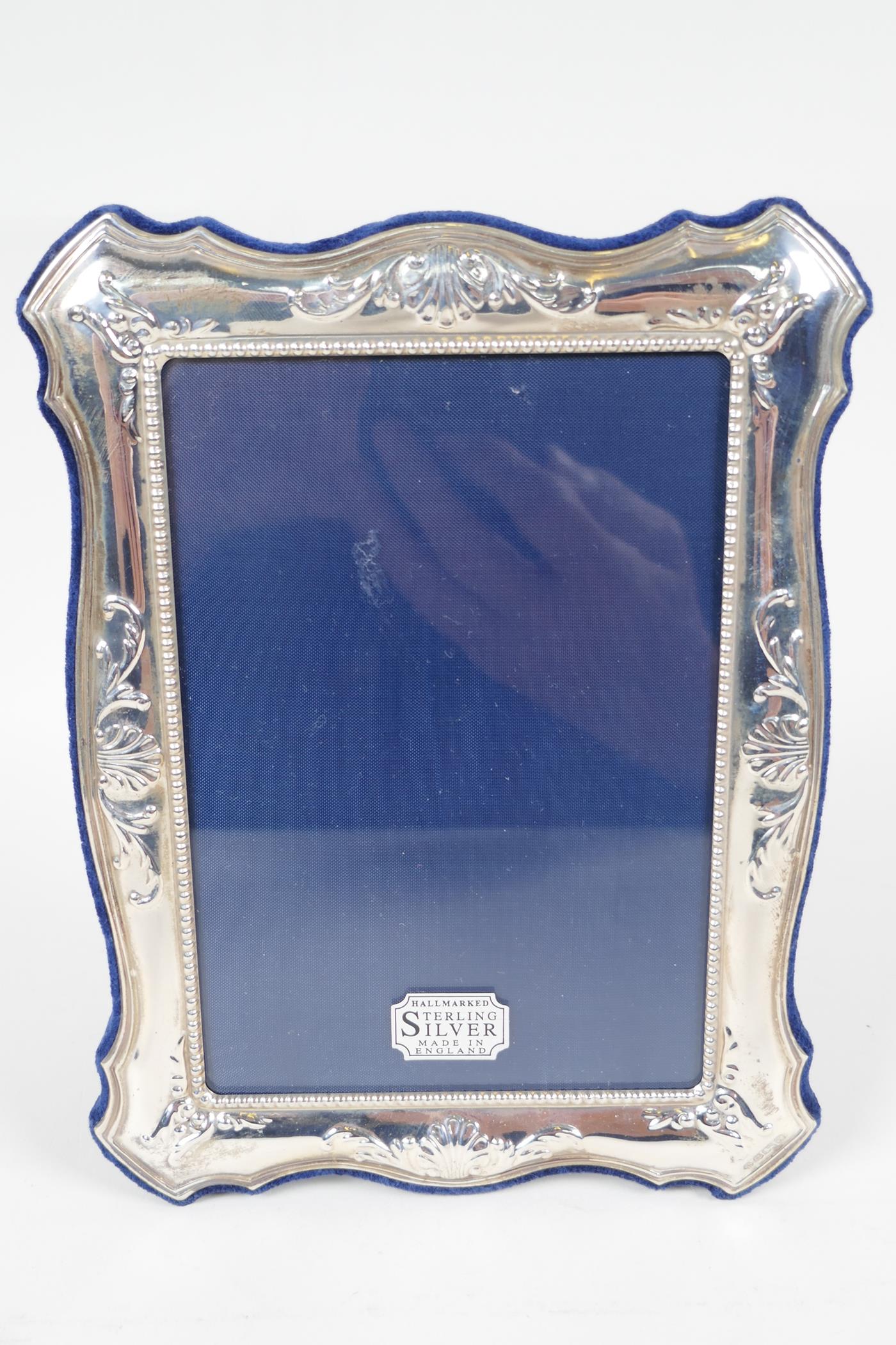 A contemporary sterling silver photo frame, boxed, aperture 4" x 5½" - Image 2 of 3